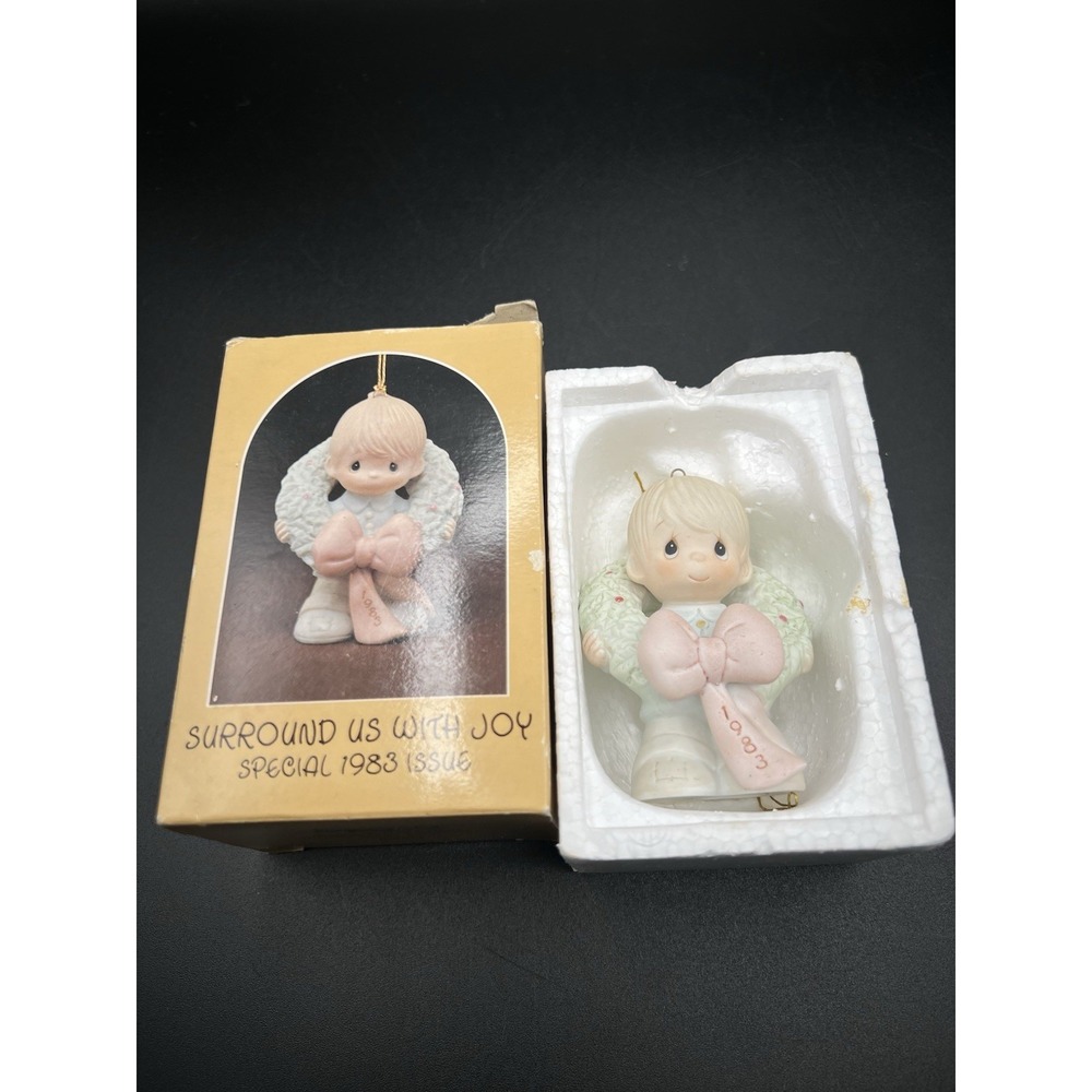 Precious Moments Surrounded Us With Joy‎ 1983 Christmas Figurine E-0513